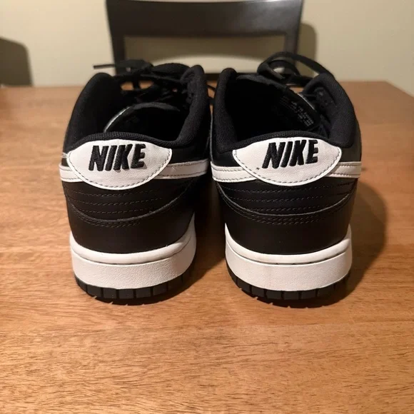 Nike Men's Black and White Low-Top Sneakers - Picture 4 of 8